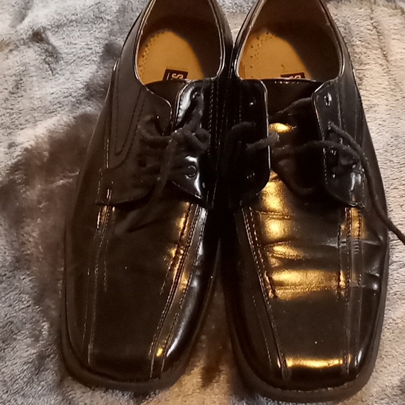 Shoes - Picture 5 of 6